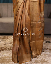 Load image into Gallery viewer, Golden Woven Pure Tussar Silk Saree