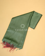 Load image into Gallery viewer, Green Handwoven Pure Tussar Silk Saree